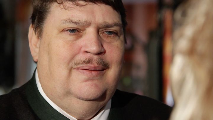 Bernd Posselt se omluvil za nacismus, ocenil také projev ministra školství Beka