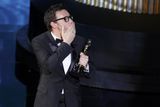 Oscara má i režisér snímku, za mořem takřka neznámý Michel Hazanavicius...
