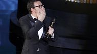 Oscara má i režisér snímku, za mořem takřka neznámý Michel Hazanavicius...