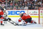 NHL: Boston Bruins at New Jersey Devils hokej Vítek Vaněček David Pastrňák