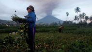 Indonéské úřady v pondělí zvýšily varování před aktivitou sopky Agung na ostrově Bali na nejvyšší - červený - stupeň.