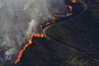 Portugalsko nasadilo 1800 hasičů do boje s lesním požárem, oheň nemají pod kontrolou