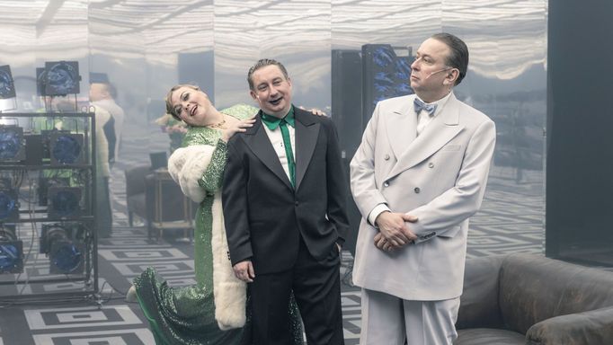 Lucie Polišenská jako Lotta Lindenthalová, Robert Mikluš coby Hendrik Höfgen a Marek Daniel v roli Generála letectva.