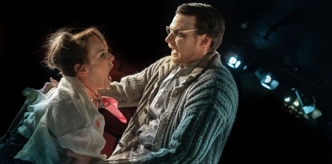 Tatiana Dyková v roli Kobaldové a Vojtěch Dyk jako Bonsch.