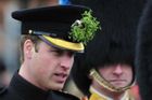 Velmi decentní snímky přicházejí z oslav ve Velké Británii, kde je pozornost médií tradičně upřená na královský pár.