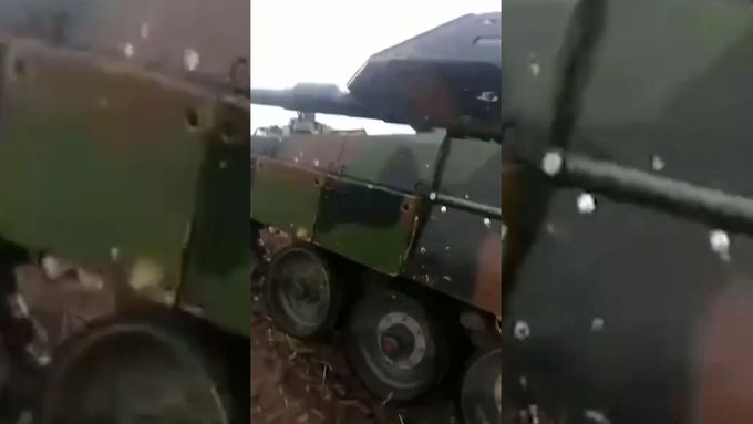 Ruští vojáci se na záběrech chlubí, že po boji získali od Ukrajinců západní tanky a obrněná vozidla.