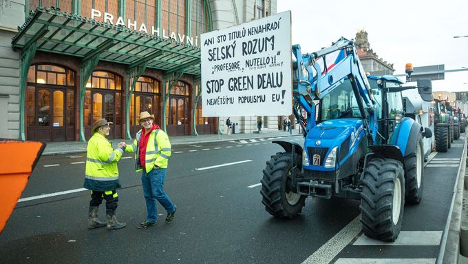 Protest části zemědělců s traktory v Praze na magistrále, 19. 2. 2024.