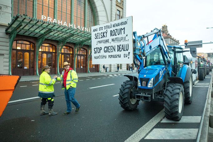Protest části zemědělců s traktory v Praze na magistrále a před ministerstvem zemědělství, 19. 2. 2024.