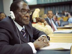 Robert Mugabe na summitu v Římě.
