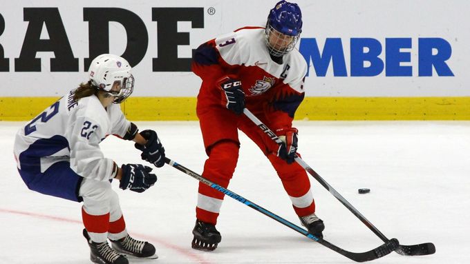 Alena Mills (za svobodna Polenská) reprezentuje český hokej 15 let a stále živí olympijský sen.