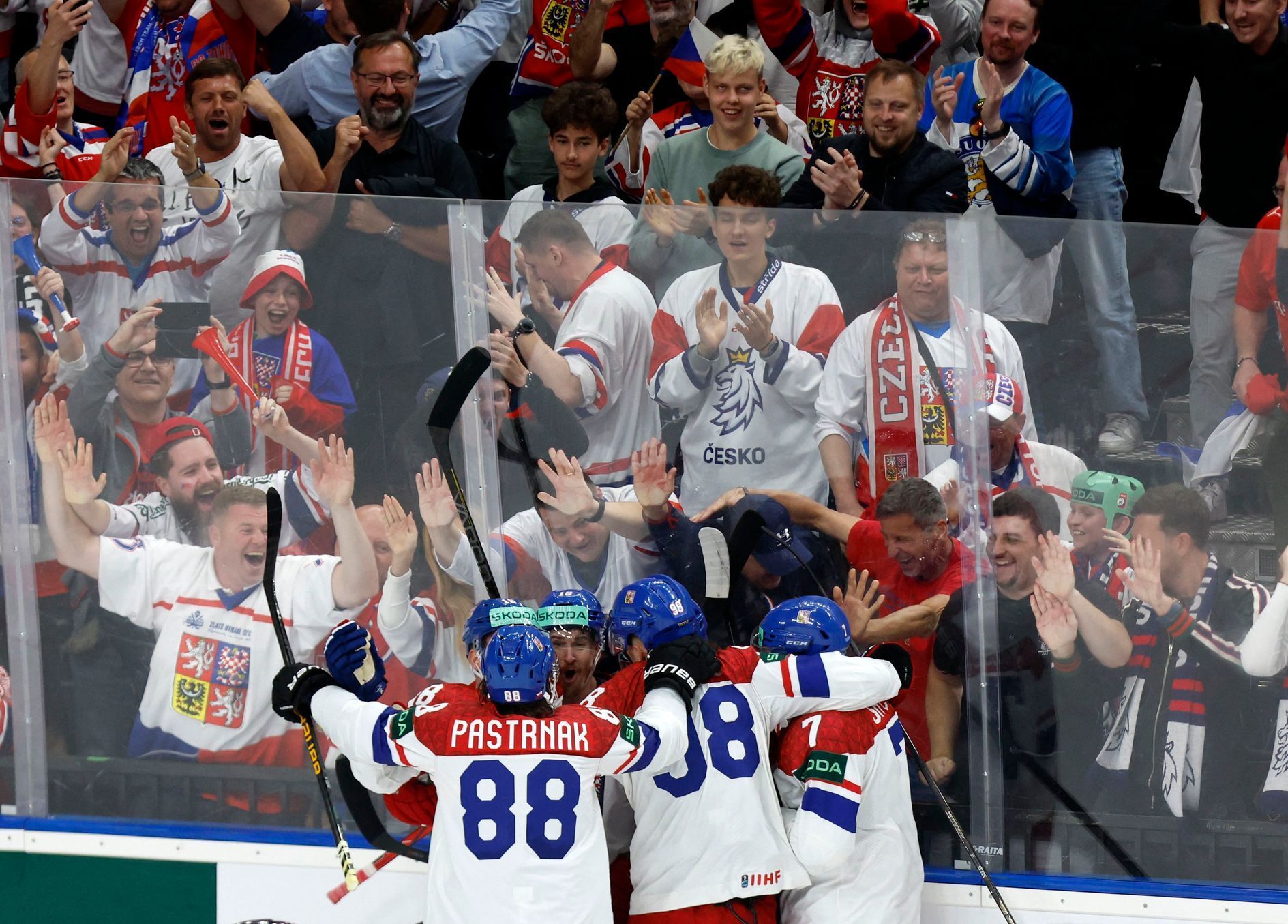 Češi slaví gól v zápase MS 2024 Česko - Kanada