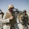 Premiér Mirek Topolánek utajeně navštívil české vojáky v Afghánistánu