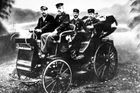 1897 - NW Präsident byl prvním sériovým automobilem vyráběným na území Rakousko-Uherska. Koncepčně vycházel z německého automobilu Benz Phaeton a poháněl jej dvouválcový motor o zdvihovém objemu 2,7 litru a výkonu 5 kW.