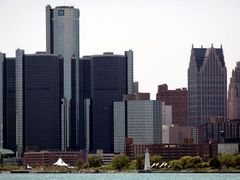 Sídlo General Motors Corp. v Detroitu jasně dokazuje, o jak mamutí firmu jde.