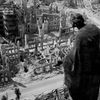 Zničená Prager Strasse na nedatované snímku z roku 1945.