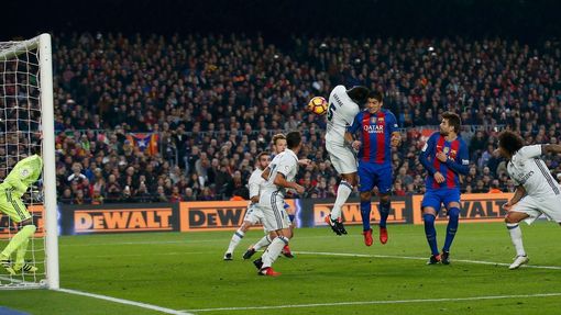 Clasico, Barcelona-Real: Luis Suárez dává gól na 1:0