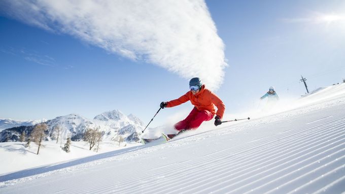 Závod Schlag das Ass v roce 2010 založil bývalý reprezentant ve sjezdovém lyžování Armin Assinger. Trať měří 26 kilometrů a tvoří ji šest sjezdovek.