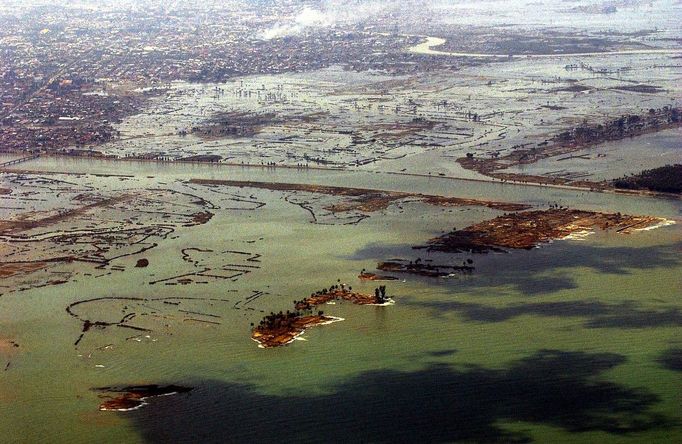 Uplynulo 15 let od ničivé vlny tsunami, která si 26. prosince 2004 vyžádala na pobřeží Indického oceánu v jihovýchodní Asii přes 230 000 mrtvých.