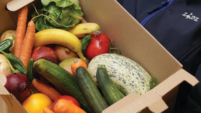 Krabice zeleniny a ovoce z kampaně Too Good To Waste.