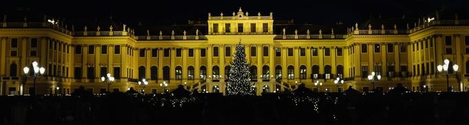 Slavnostně nazdobený Schönbrunn.