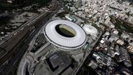 Zpět k fotbalu. původní stadion Maracaná byl svědkem historicky největší návštěvy v historii světových šampionátů. Na zápas Brazílie - Uruguay se tu v roce 1950 směstnalo 199 854 diváků. Současná kapacita modernizovaného stadionu (na snímku) je ovšem výrazně nižší, 73 531 diváků. I tak je to ale největší stadion šampionátu.