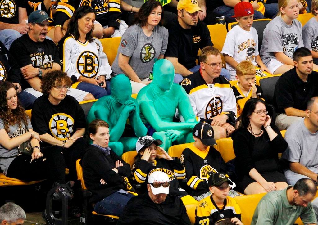 Finále NHL mezi Bostonem a Vancouverem si fanoušci užívají