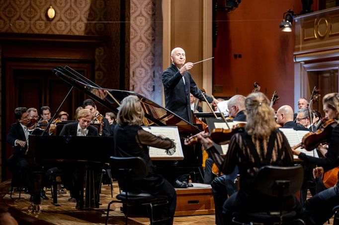 Snímek z vystoupení Tonhalle-Orchesteru Zürich na Dvořákově Praze.