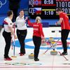 Zuzana Paulová, Tomáš Paul a norský pár v zápase smíšených dvojic v curlingu Česko - Norsko na ZOH 2022