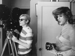 Andy Warhol s svým hercem Mario Montezem