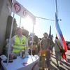 Odpůrci kancléřky Angely Merkelové u Pražského hradu
