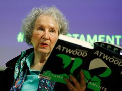 Margaret Atwoodová čte z nové knihy.