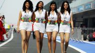 Krásné dívky ve službách domácího týmu Force India byly na Buddh International Circuit k vidění snad všude.