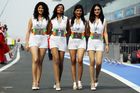 Krásné dívky ve službách domácího týmu Force India byly na Buddh International Circuit k vidění snad všude.