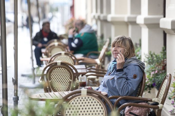 Posezení na zahrádce, Praha.