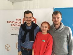 Greg Frolov, ředitel Domu svobodného Ruska v Kyjevě, s kolegy