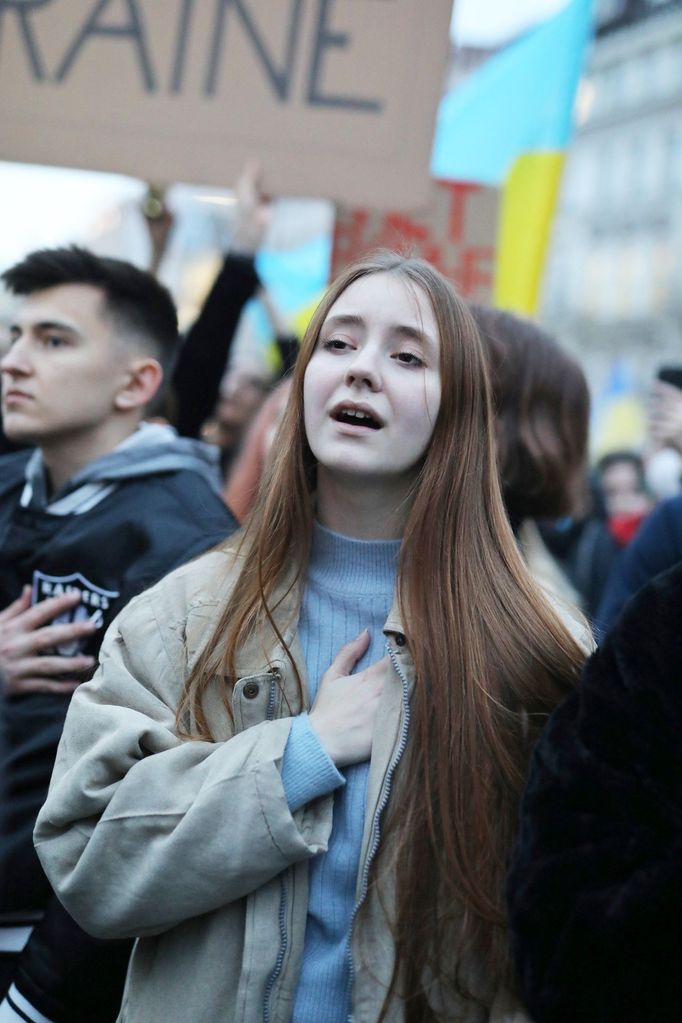 Záběry z pražské demonstrace na Václavském náměstí na podporu napadené Ukrajině.