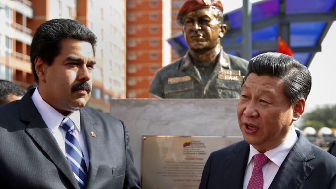 Venezuelský a čínský prezident.