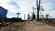 "Díky vaší pomoci vrátíme obyvatelům jejich předzahrádky, poutníkům a cyklistům stinné aleje, hospodářům a zvěři remízy a větrolamy, včelám a motýlům louky," uvádí nadace ke sbírce s tím, že jedině tak bude jižní Morava schopná odolat výkyvům klimatu.