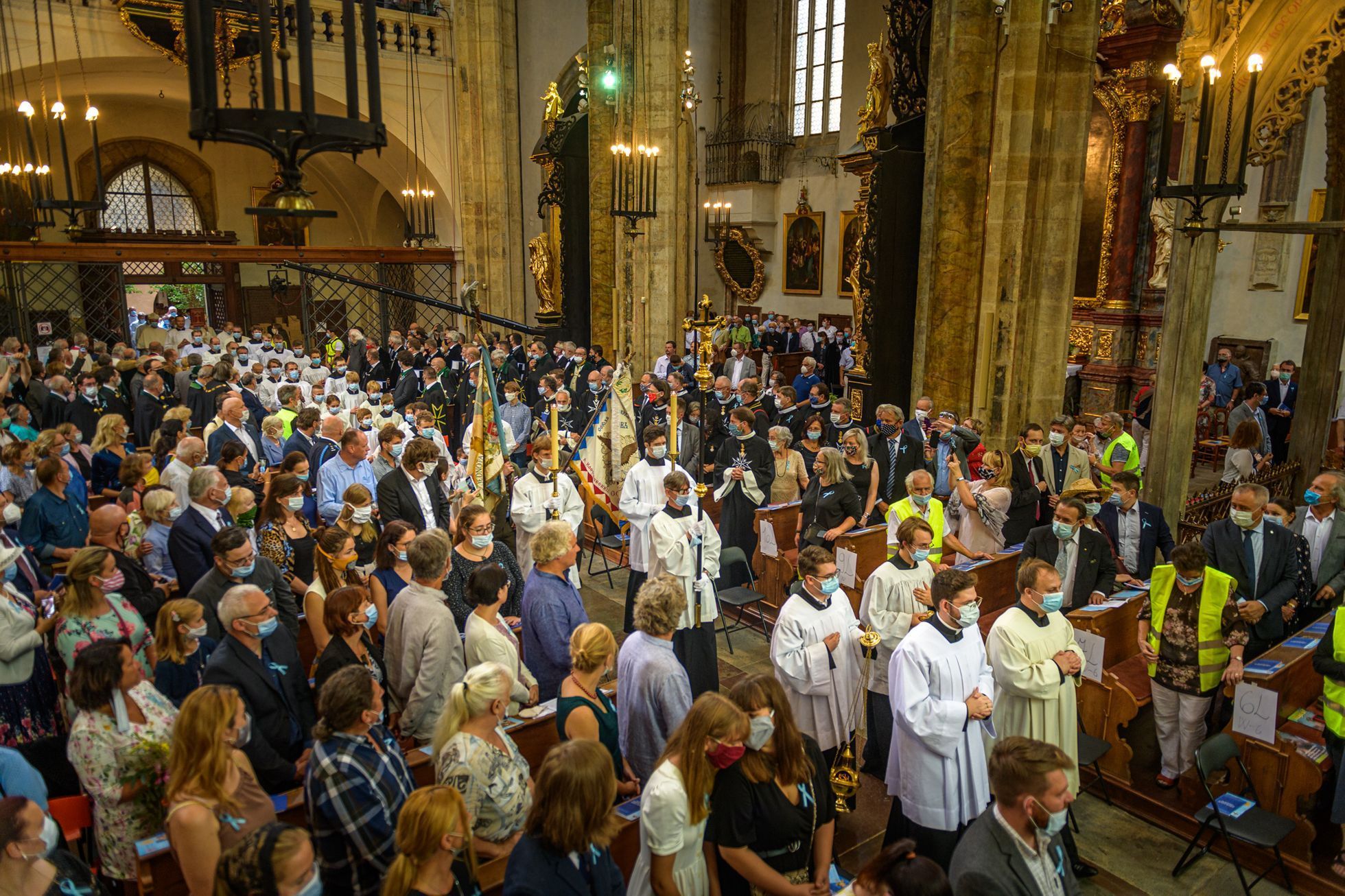 Richard Horák: Arcibiskup Dominik Duka žehná Mariánskému sloupu v Praze