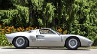 20. Ford GT40 Mark I Road Coupe (1966) 4 400 000 dolarů (asi 111 320 000 Kč).
Americká závodní ikona ve verzi určené pro běžný provoz na silnici. Ve své době tento supersport  sloužil jako testovací a ověřovací na ústředí Fordu v michiganském Dearbornu, chvíli byl také půjčován k novinářským testům. I nyní je plně funkční a v perfektním stavu, ve výbavě dokonce nechybí ani klimatizace. Toto GT40 pohání vidlicový osmiválec o zdvihovém objemu 2890 cm3 a výkonu 390 koní. Vydražen byl v aukční síni Mecum v kalifornském Monterey 20. srpna.