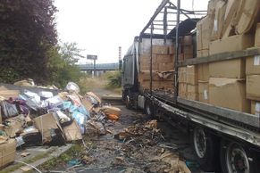 Doprava kolabuje, kamion v Praze narušil statiku mostu