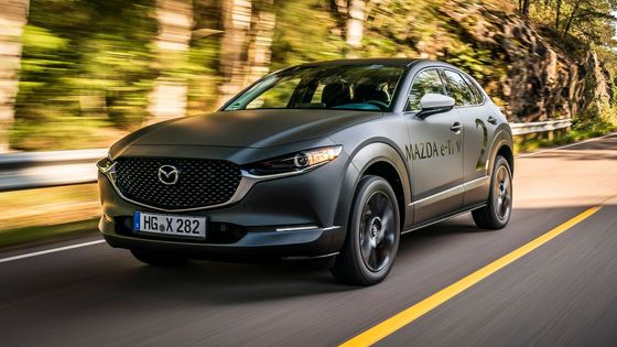 Testovací mula chystaného elektromobilu s karoserií Mazdy CX-30.