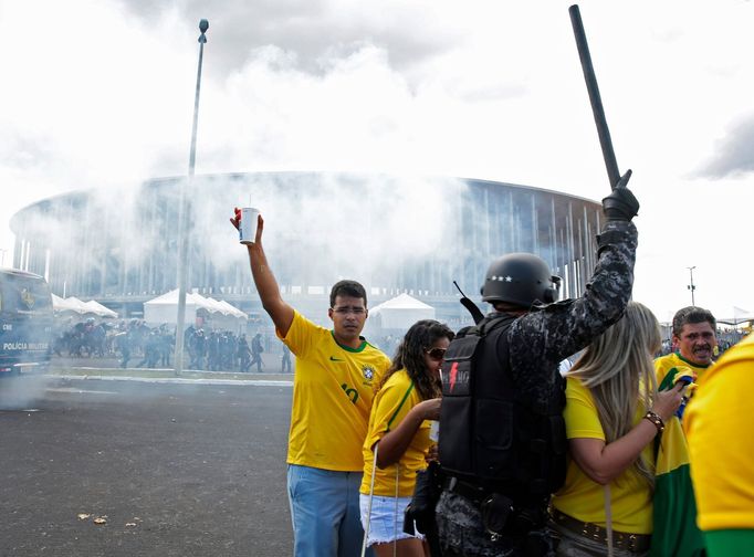 V Brazílii se bouřlivě protestuje proti přemrštěným výdajům na pořádání MS ve fotbale a LOH