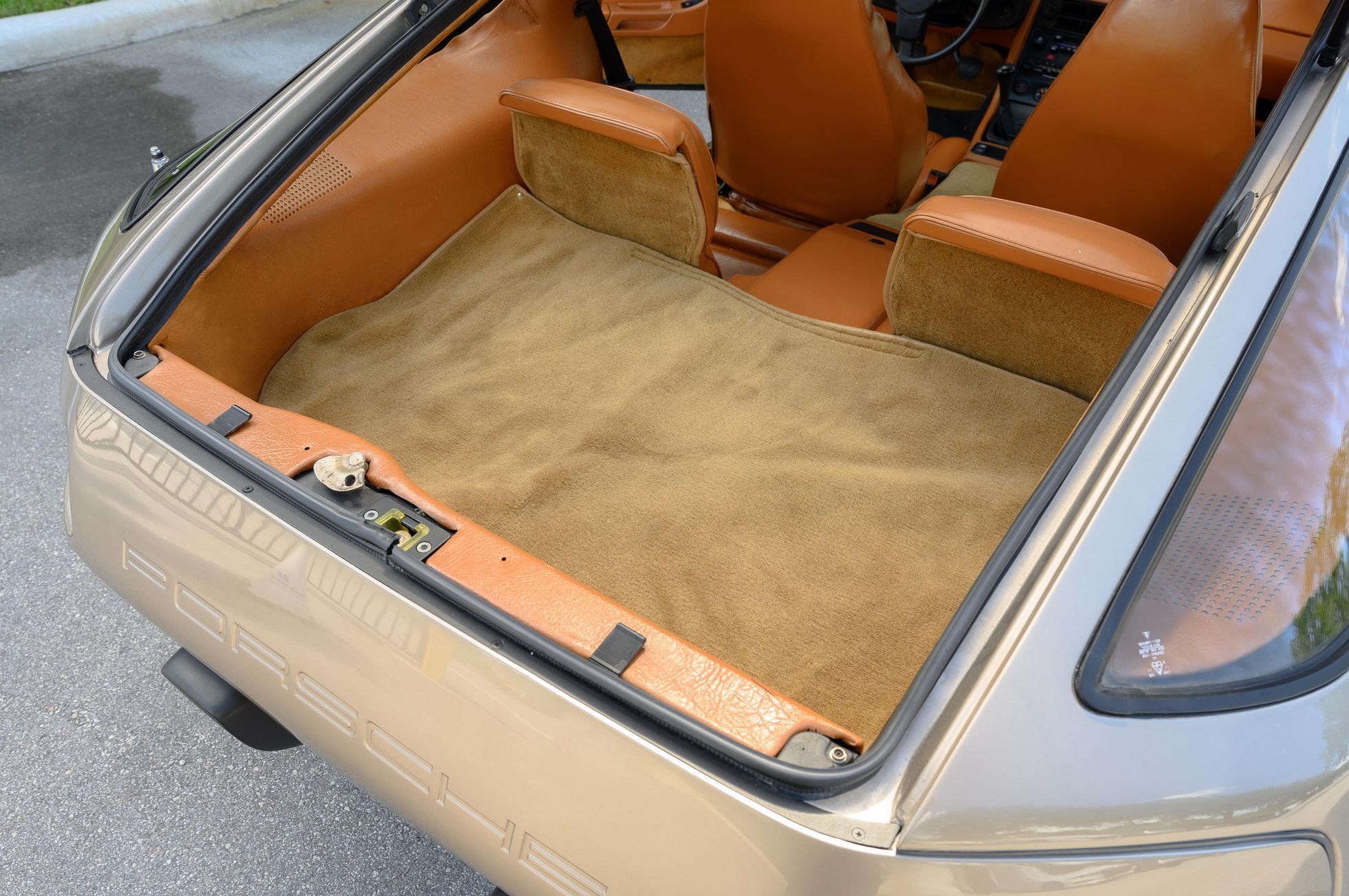 Porsche 928