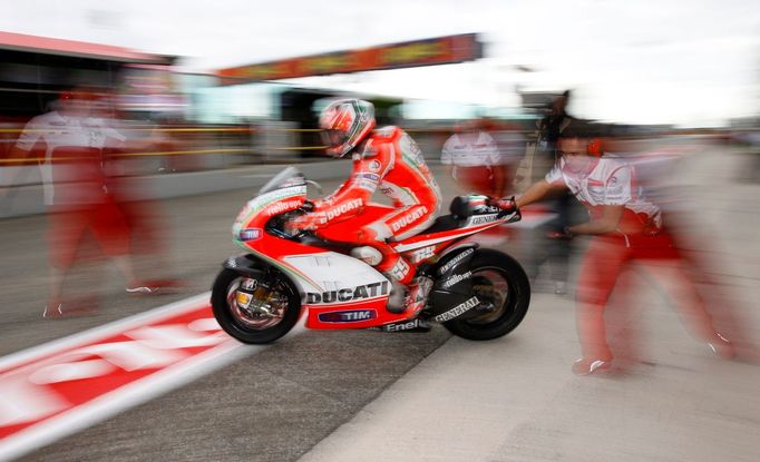 Americký motocyklista Nicky Hayden na Ducati během tréninku Velké ceny San Marina 2012 v MotoGP.