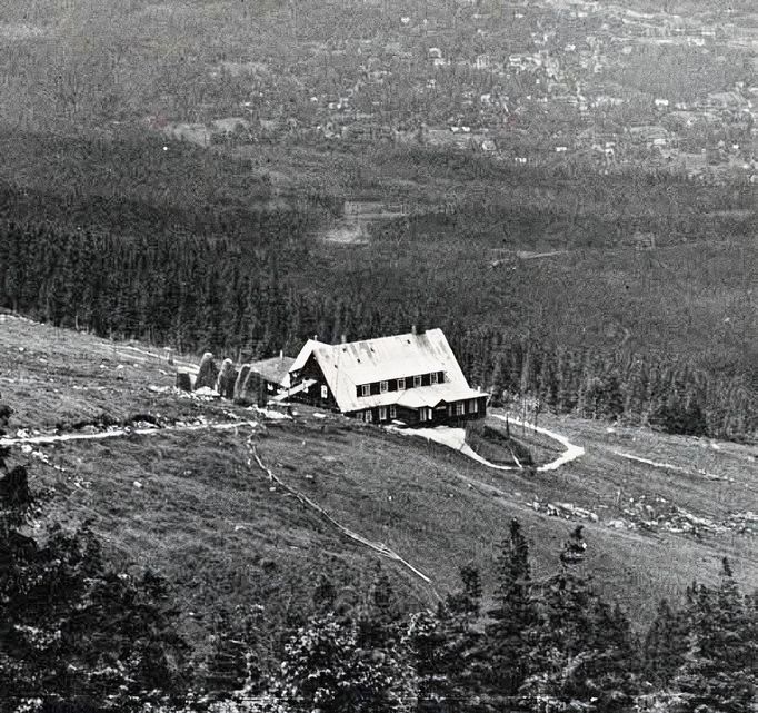 Hala pod Labskim szczytem v Krkonoších kolem roku 1935