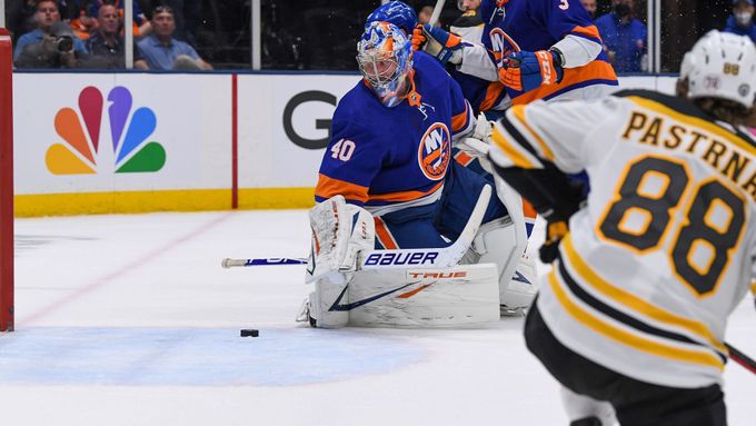 Podívejte se na klíčové momenty zápasu (NY Islanders – Boston Bruins 4:1, v sérii 2:2)