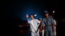 An actor (L) plays the part of China's former Chairman Mao Zedong during a theatrical re-enactment of the Red Army battles and the beginning of the Long March in Jinggangshan, Jiangxi province September 20, 2012. Jinggangshan is where former Chinese leader Mao Zedong's career as a revolutionary began to take off. In 1927, Mao and several communist leaders fled with a few thousands to the hills of Jinggangshan, hounded and outnumbered by Nationalist forces. REUTERS/Carlos Barria (CHINA - Tags: POLITICS SOCIETY ENTERTAINMENT) Published: Zář. 20, 2012, 3:29 odp.