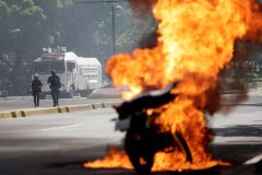 V brazilském Riu zasahovaly tisíce vojáků a policistů proti gangům. Dva zločinci zemřeli
