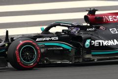 Kvalifikaci v Maďarsku ovládl Mercedes, vyhrál Hamilton před Bottasem